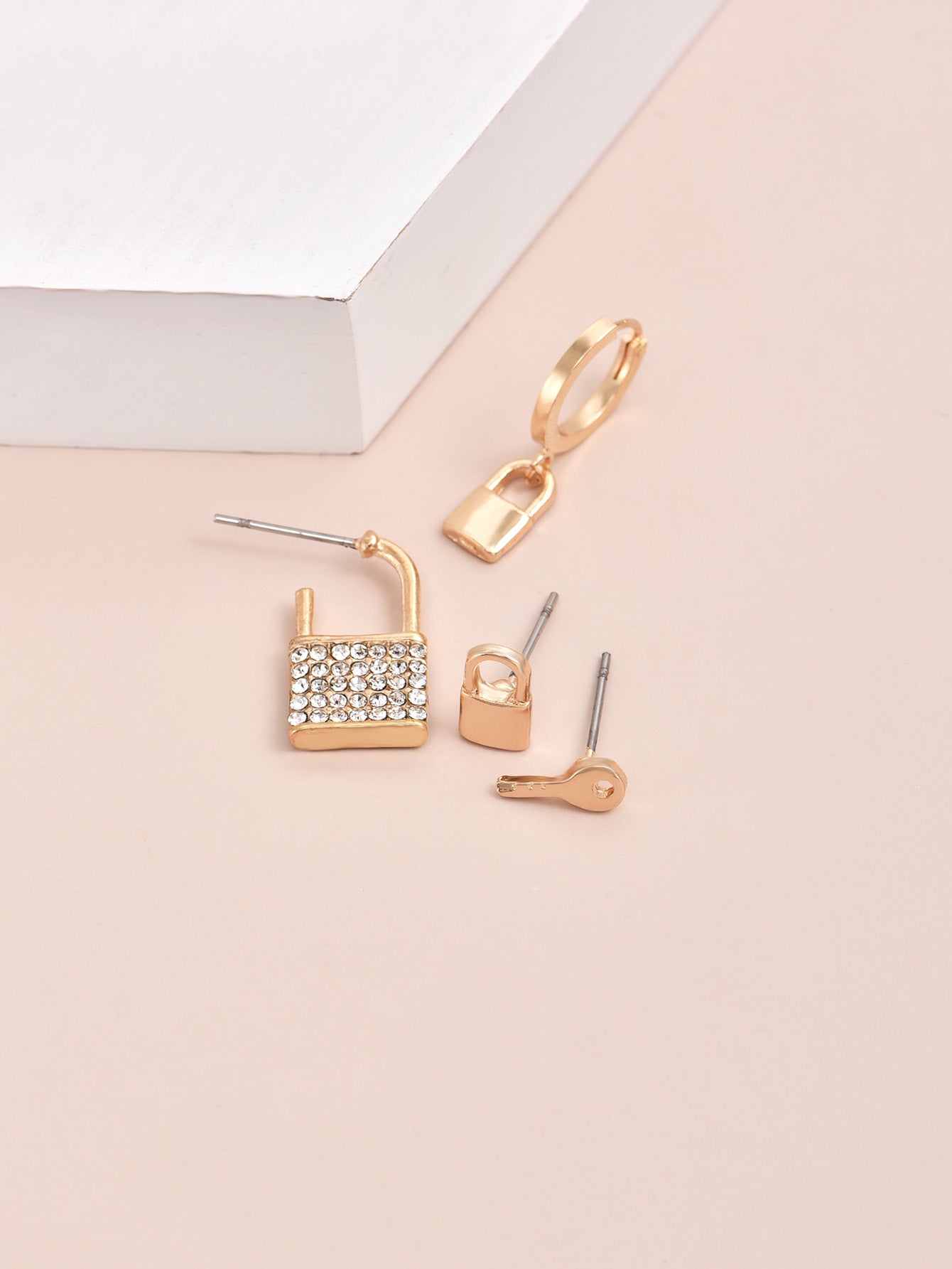 4pc Lock Design Ear Studs Earring Exquisite Fashion Earrings For Women