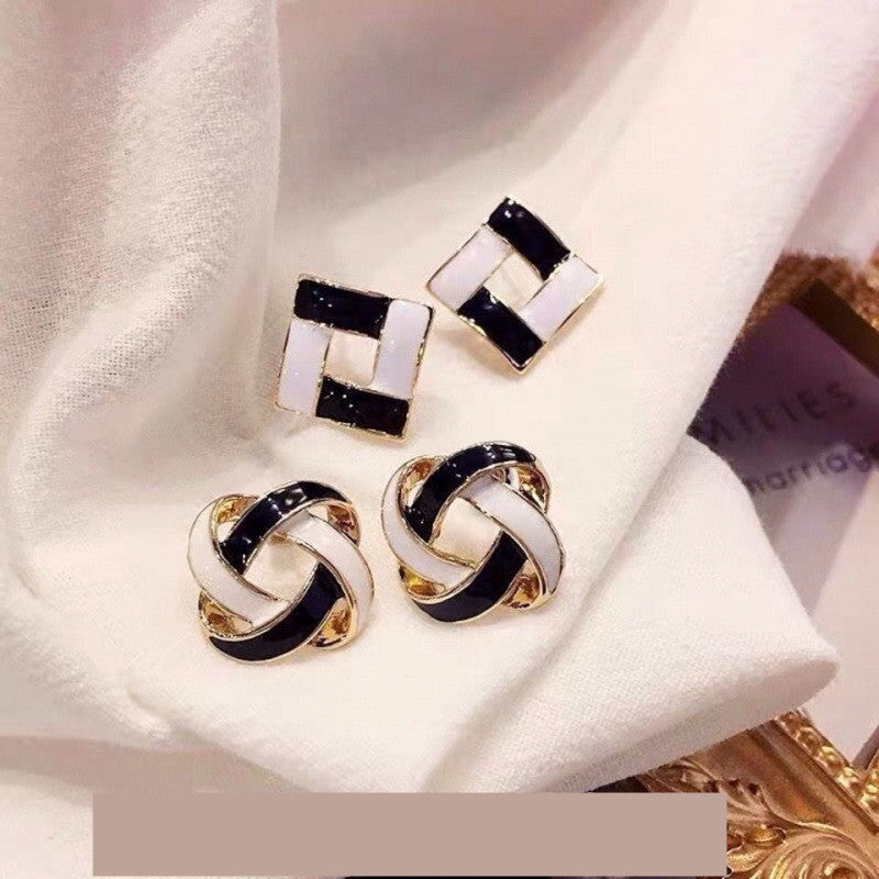 Black and White Twist Stud Earrings for Women Girls Fashion Earrings Piercing