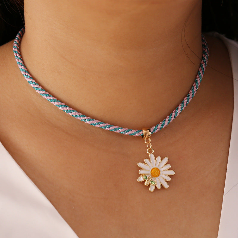 Multicolor Small Daisy Bee Personality All-match Clavicle Chain