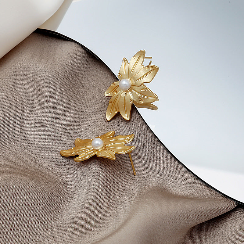 Leaf Design Stud Earrings Accessories Gift Women Girl Fashionable Jewelry